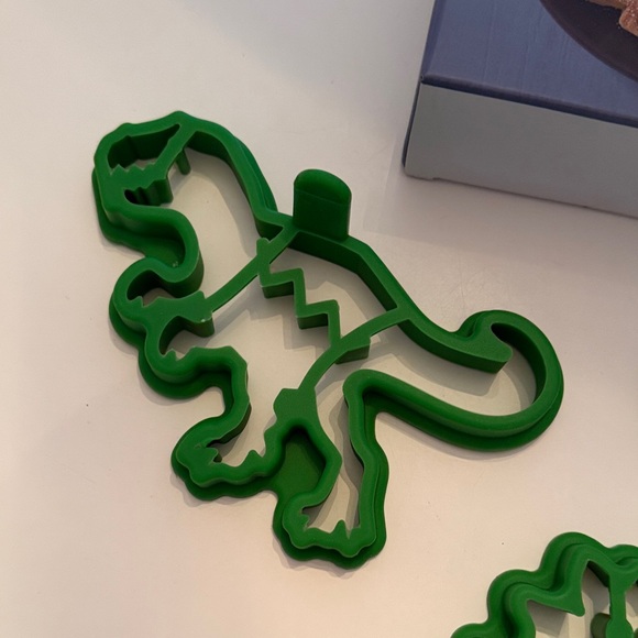Williams Sonoma Fun Dinosaur Pancake Molds & toast stamps 🦕 🦖 - Picture 4 of 8